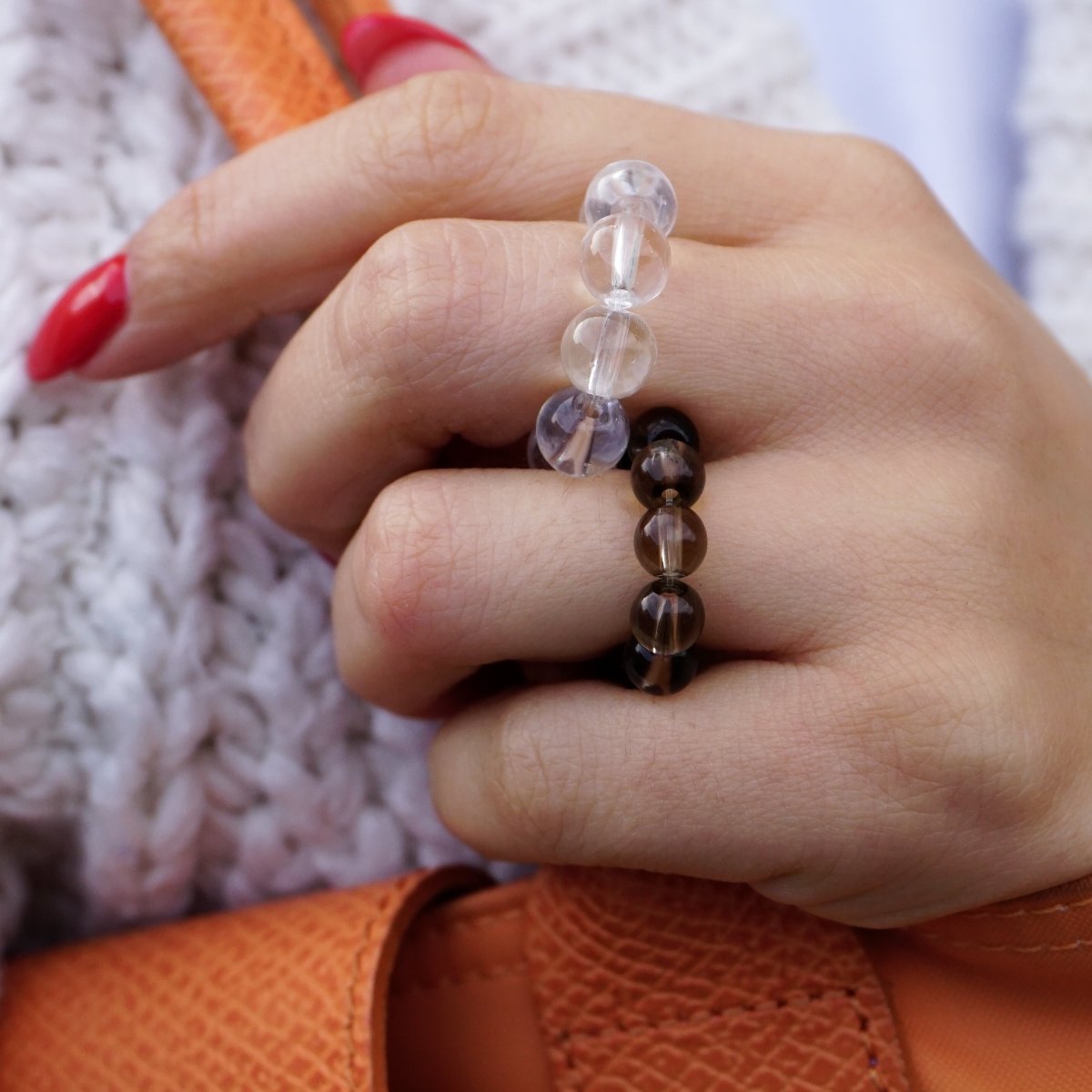 Glacier 8 mm mit Veil of Smoke 6 mm an der Hand mit Tasche